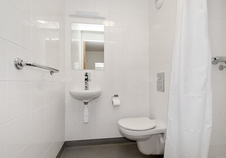 Single Ensuite Bathroom