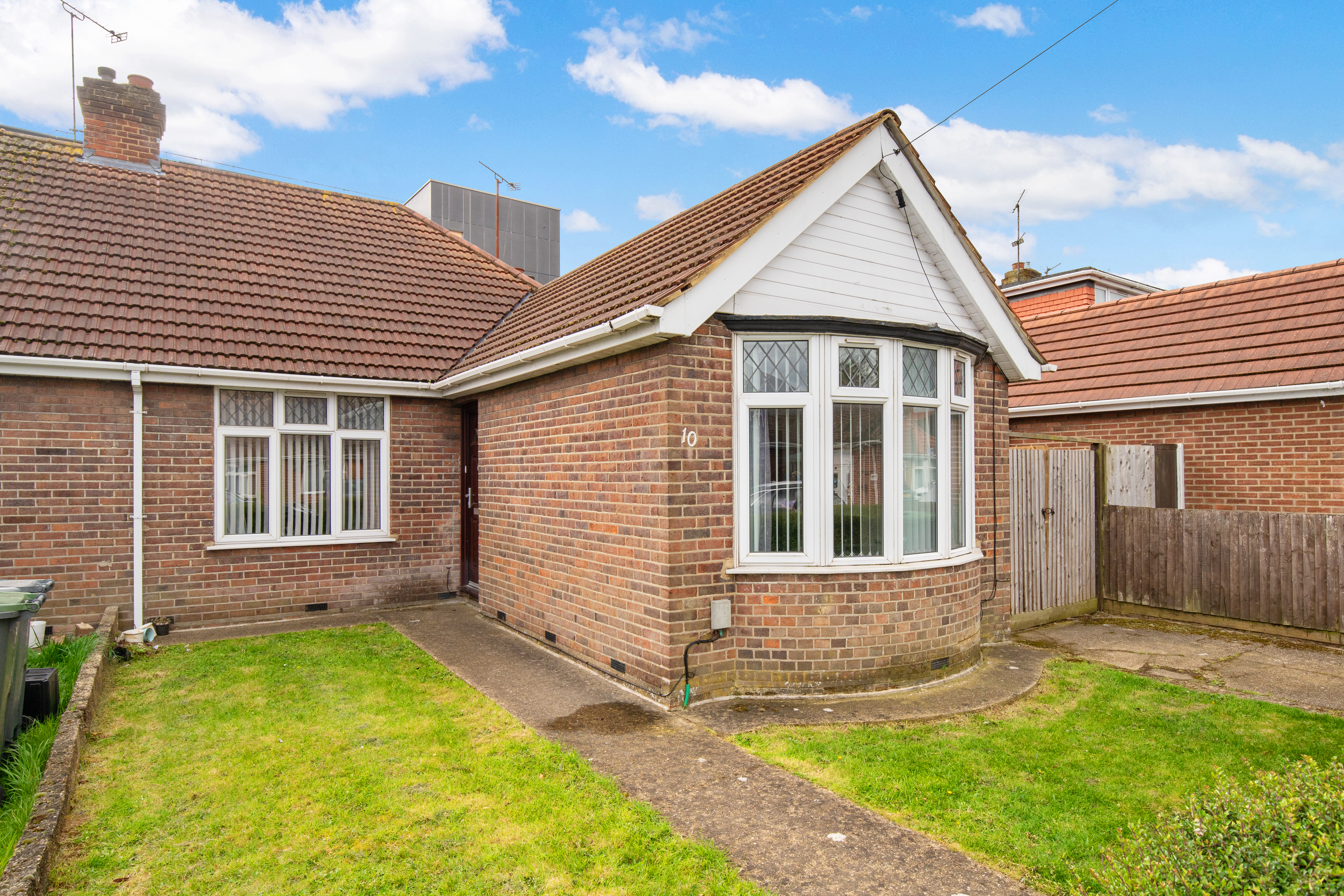 2 Bed House External Calnwood