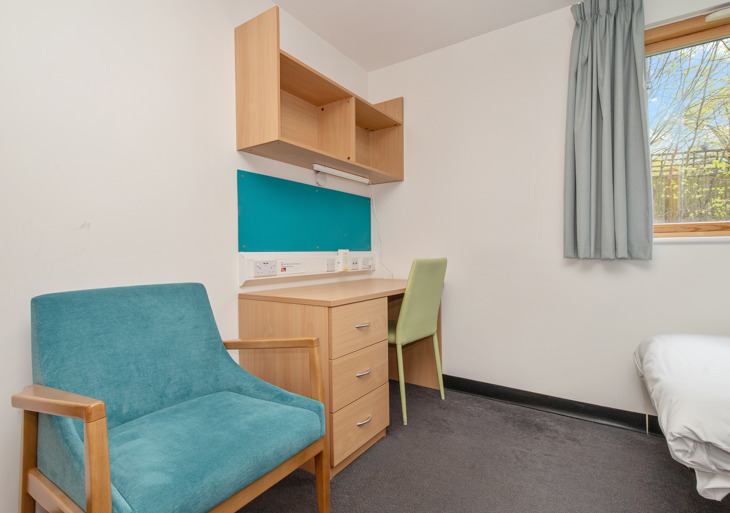 Single Ensuite Desk